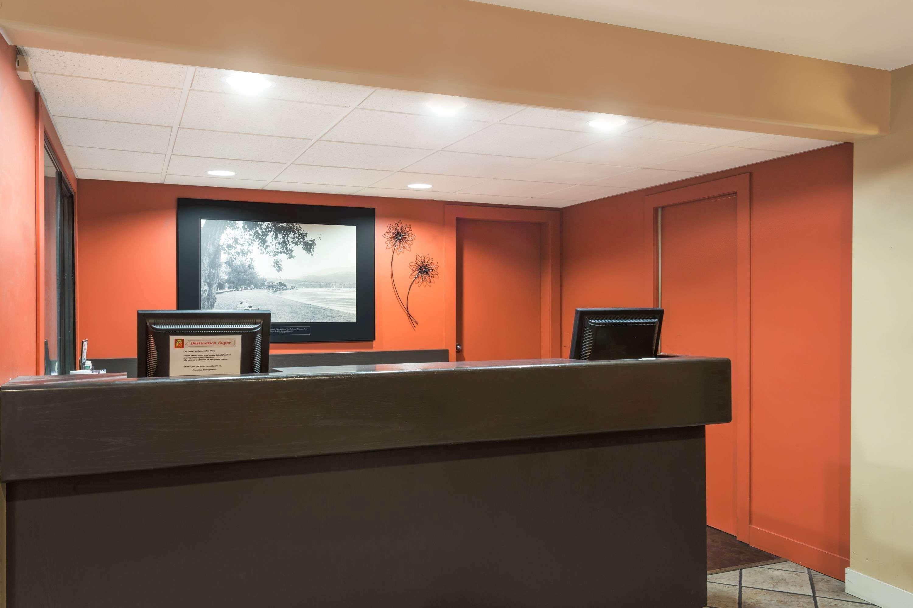 Super 8 By Wyndham Kelowna Bc Exterior foto