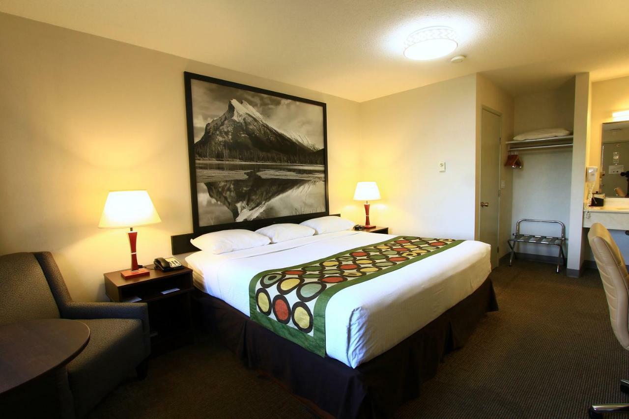 Super 8 By Wyndham Kelowna Bc Exterior foto